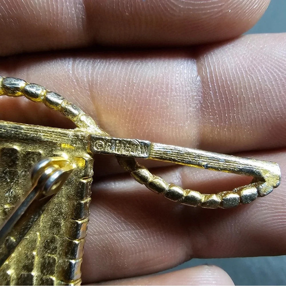 Rafaelian American Flag USA Red White Blue Rhinestone Vintage Gold Pin Brooch - Picture 4 of 6